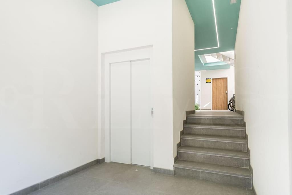 Calm Apartment With Private Patio By Rems Malaga Zewnętrze zdjęcie