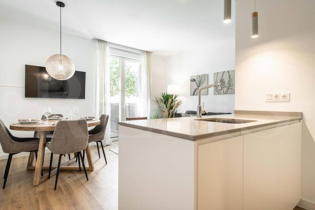 Calm Apartment With Private Patio By Rems Malaga Zewnętrze zdjęcie