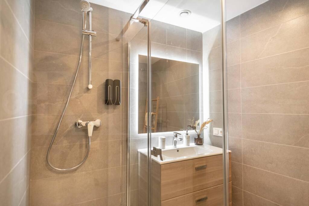 Calm Apartment With Private Patio By Rems Malaga Zewnętrze zdjęcie